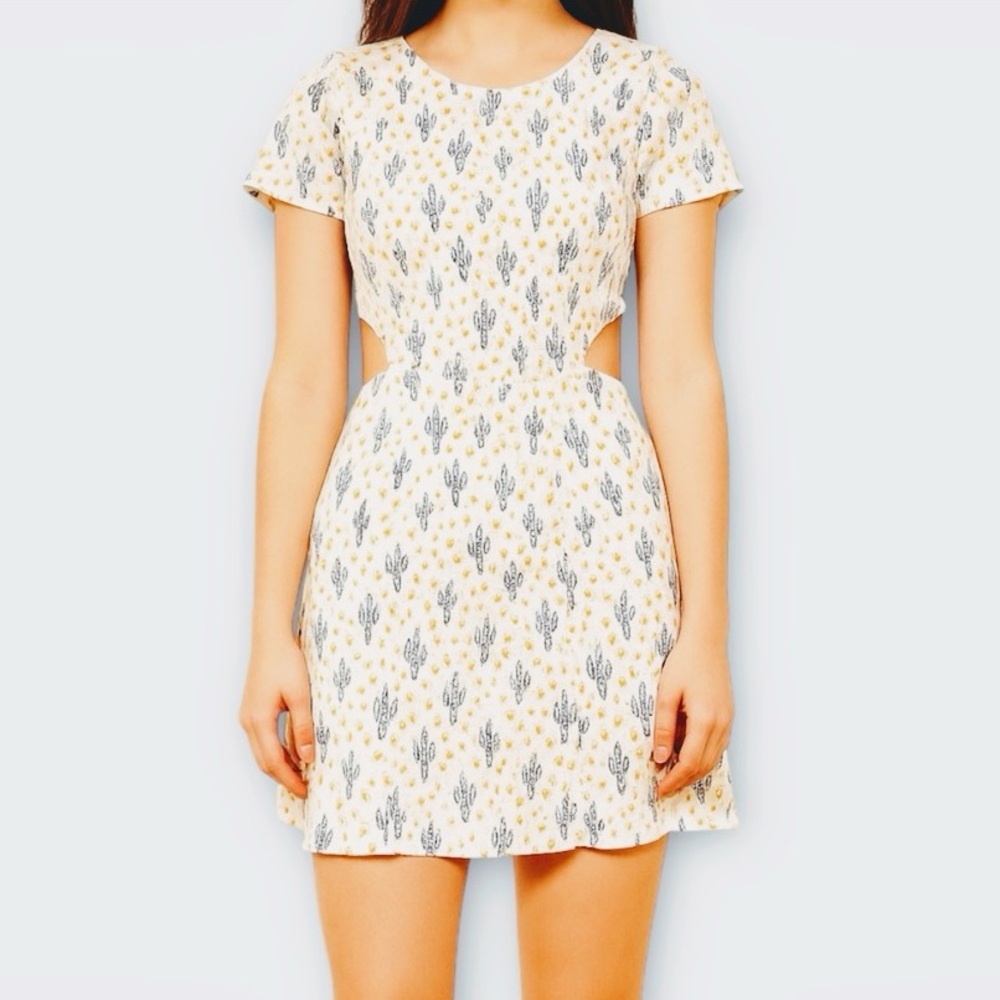 For Love & Lemons Women’s Dress Medium Cactus Flower Mini Side Cutouts Coquette